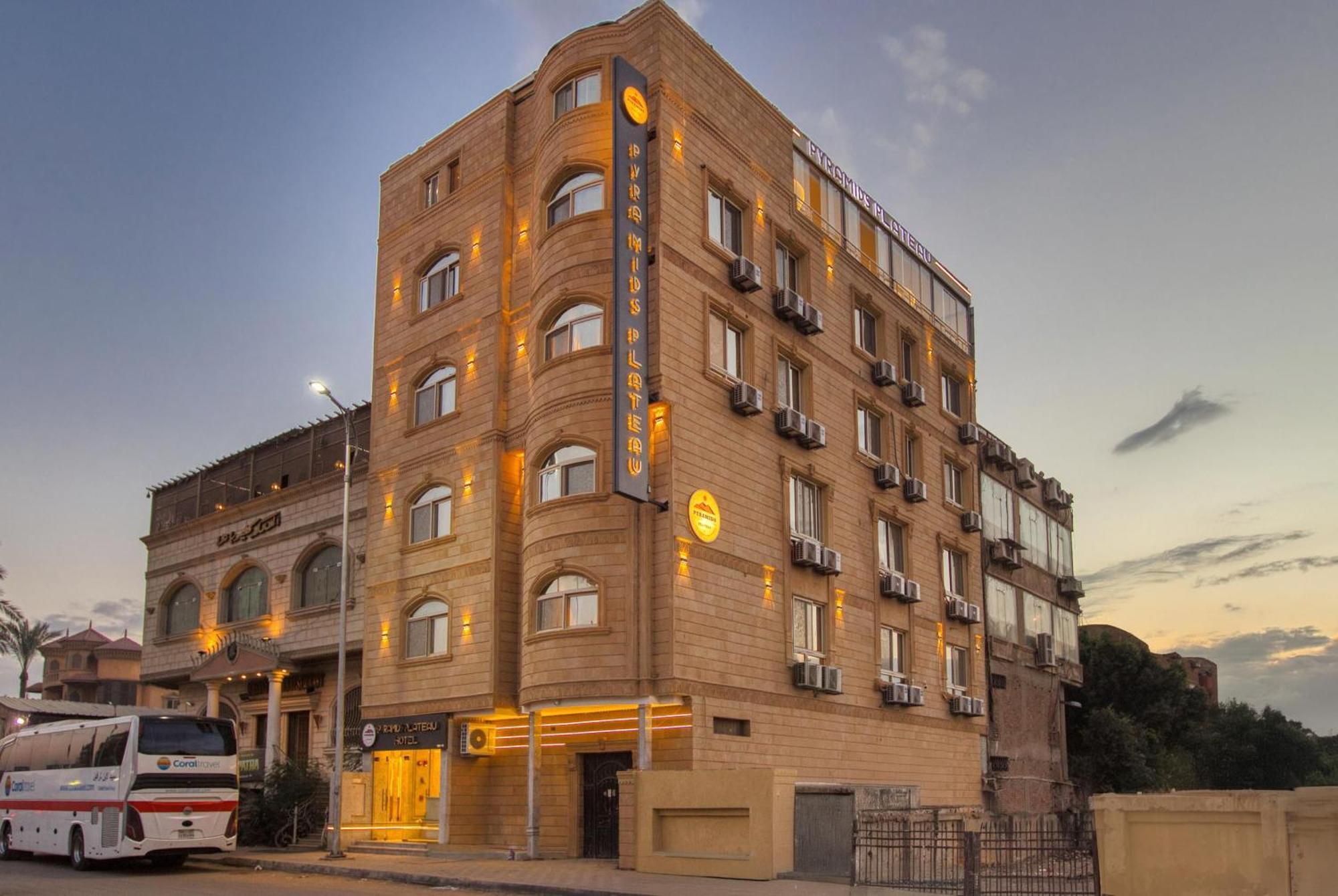 Pyramids Plateau Hotel Kafret el-Gabal Eksteriør billede